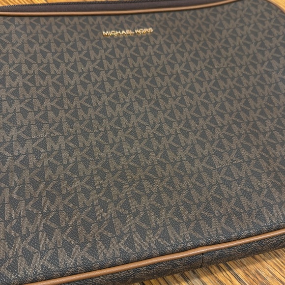 NEW Michael Kors Signature Brown monogram jet set Laptop Bag padded 13 saffiano - Picture 2 of 9